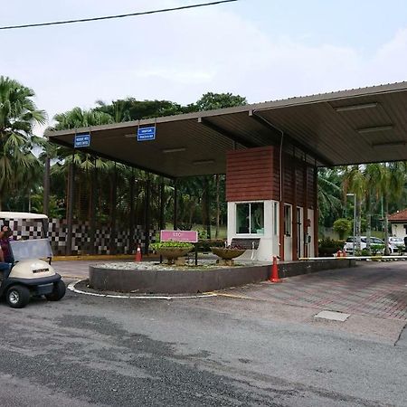 Homestay Bandar Putra Kulai Exterior foto