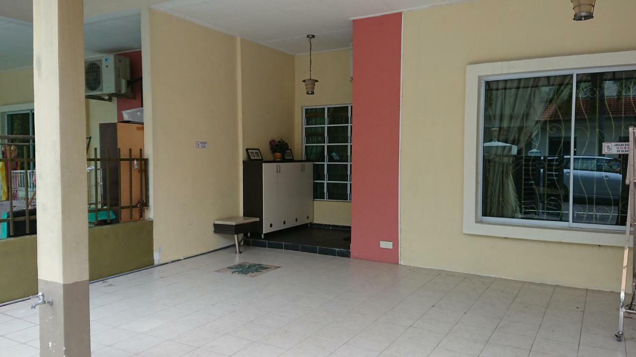 Homestay Bandar Putra Kulai Exterior foto